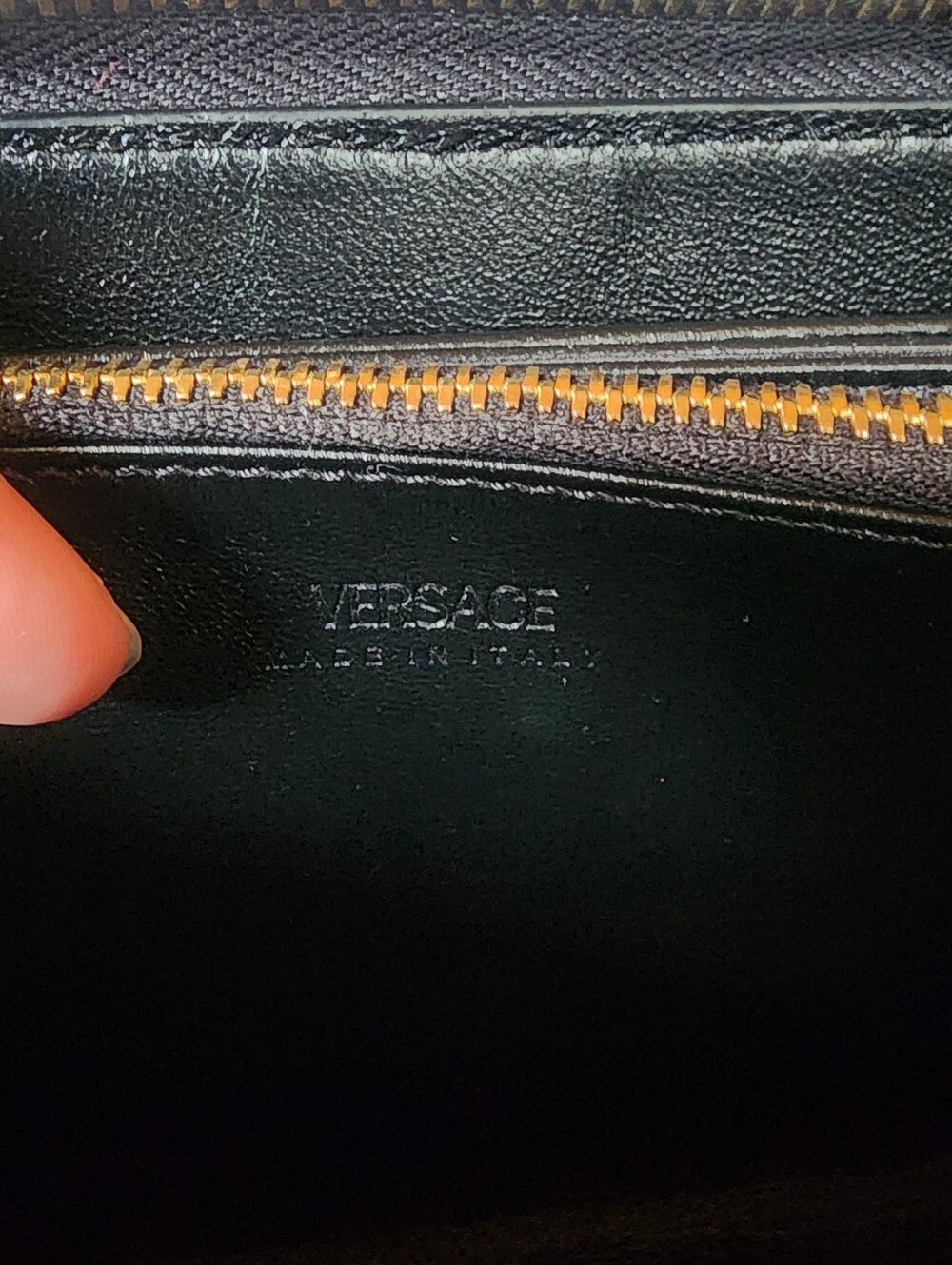 Versace Logo Detailed Zipped Wallet - Picture 13 of 15